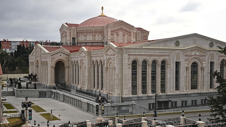 Музей христианства в Севастополе открыли экспозицией "Крестный отец"