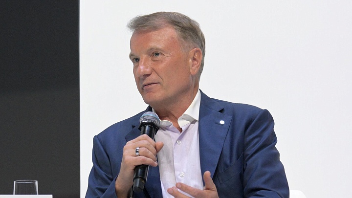 Снижать ключевую ставку нужно более решительными шагами, заявил Греф