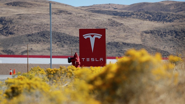 Котировки Tesla обвалились после перепалки Трампа с Маском
