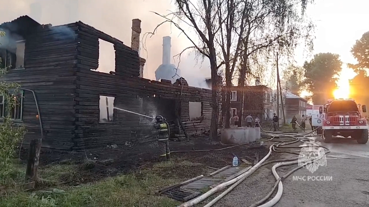 Крупный пожар произошёл в поселке на севере Красноярского края