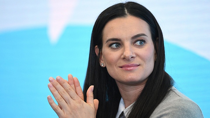 Исинбаева выразила благодарность Карелину за поддержку в период критики