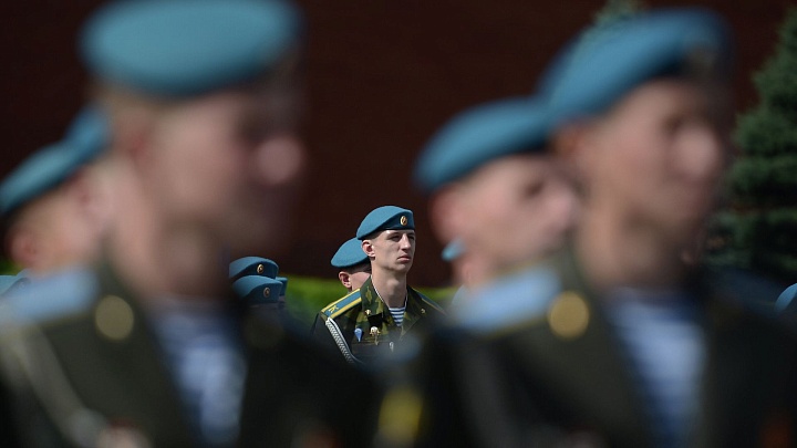 Белоусов поздравил военных и ветеранов с Днем Воздушно-десантных войск